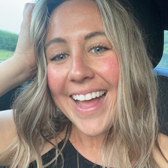 Meet your Posher, Alexys - Picture 3 of 5